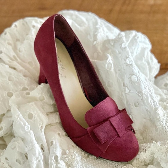 Madeline Stuart Burgundy Vintage Look Pumps - Picture 3 of 9